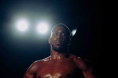 Anthony Joshua flaunts muscular physique ahead of Francis Ngannou showdown, leaving fans in awe