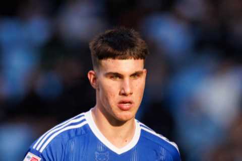 Chelsea Fans Speculate Conor Gallagher's Possible Departure Following Cesare Casadei's Return