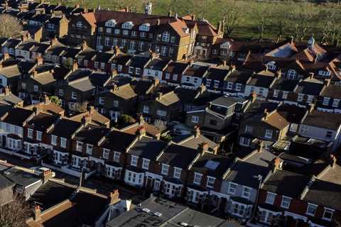 Thousands of Universal Credit Recipients Missing Out on Housing Help Worth £1,000s