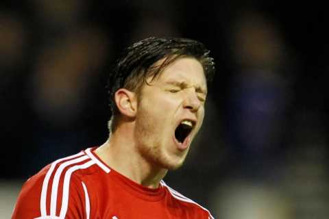 Premier League cult hero labels England legend ‘biggest con artist around’ and calls out..