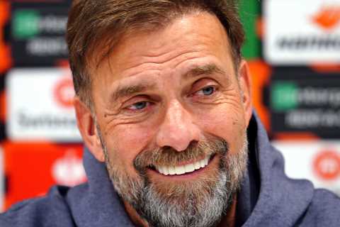 Gary Neville Mocks Jamie Carragher as Jurgen Klopp Quits Liverpool