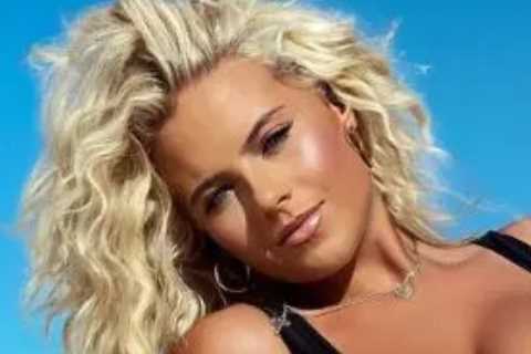 Apollonia Llewellyn Shares Busty Throwback Picture as Ring Girl Jumps on Viral Trend