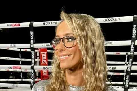 Boxing presenter Anna Woolhouse wows fans with bold outfit