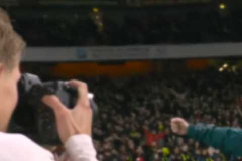 Arsenal Photographer Stuart MacFarlane Takes Center Stage in All Or Nothing Documentary