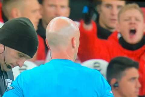 Fans in Hysterics as Aaron Ramsdale's Bizarre Referee Cameo Delays Arsenal vs Liverpool Clash