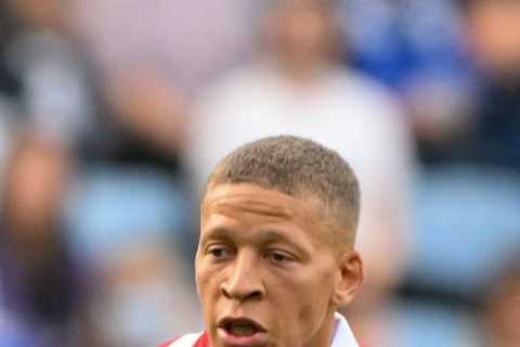 Former Premier League Star Dwight Gayle Leaves Stoke and Becomes a Free Agent