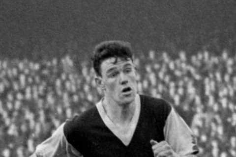 Leeds & Burnley Mourn the Loss of Ian Lawson, Title-Winning Forward