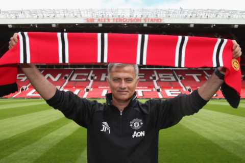 Jose Mourinho Still Hoping to Win Premier League Title with Man Utd