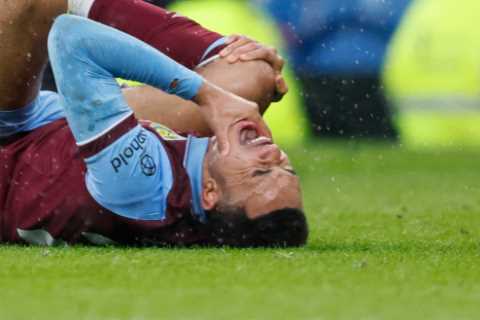 Arsenal vs Burnley Match Delayed After Aaron Ramsey Suffers Horrific Injury