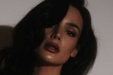 Jade LeBoeuf stuns fans with daring lingerie snap