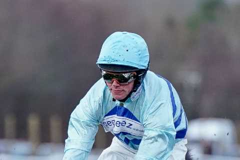 'Distraught' jockey reacts to 1-100 runner's 'brutal' end at Plumpton race