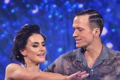 Dancing On Ice star Amber Davies suffers nasty fall and injury