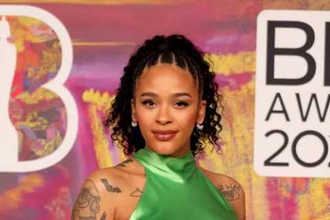 Brit Awards 2024 Host Stuns Audience by Announcing Pregnancy Live on Red Carpet
