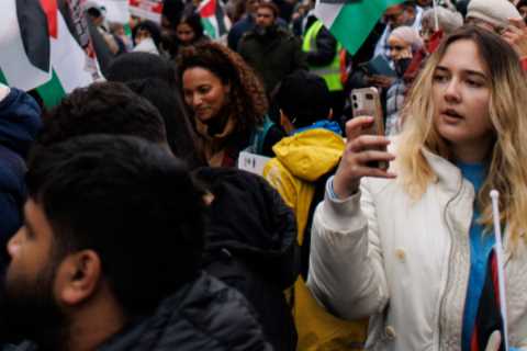 Call to ban politicians from engaging with controversial groups