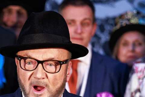 David Davis declines George Galloway's request for assistance during swearing-in ceremony
