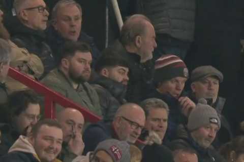 Sheffield United Fans Leave Stadium Early as Team Falls to Arsenal