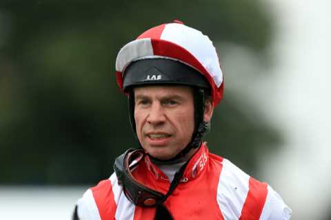 Cheltenham Festival Legend's Daughter Makes History as Record-Breaking Rider
