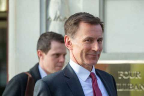 Jeremy Hunt pledges pensions triple lock in Tory manifesto after Keir Starmer wobbles