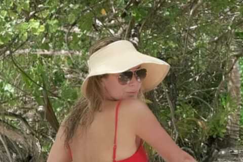 Amanda Holden stuns fans in bikini snaps on luxury holiday