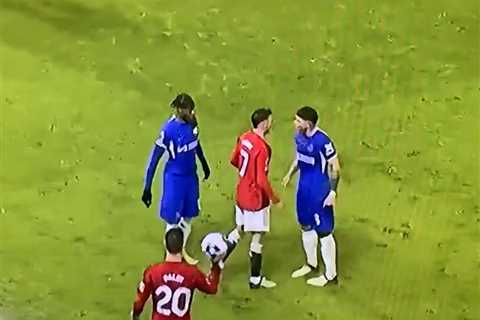 Chelsea Fans Praise Enzo Fernandez After Clash with Man Utd Star Mason Mount