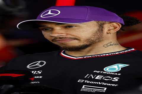 Lewis Hamilton told he's 'past his prime' by former F1 driver