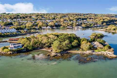 FAMILY WHO BOUGHT THEIR OWN ISLAND MAY HAVE TO CLOSE LUXURY HOLIDAY LET DUE TO PLANNING ISSUES