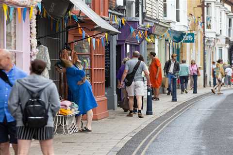 Retail Sales Stagnate as Shoppers Cut Back on Food and Drink Spending