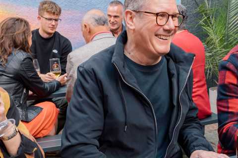 Sir Keir Starmer meets voters in £500 hoodie while discussing 'struggle with bills'