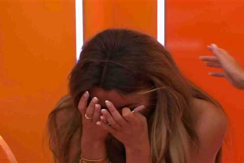 Love Island Drama: Ronnie eavesdrops on Harriett after brutal break-up
