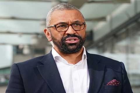 James Cleverly criticizes Nigel Farage for echoing Putin on Ukraine war