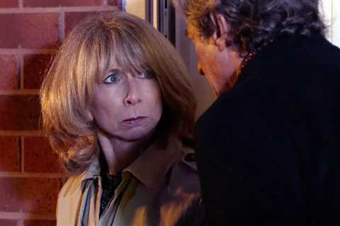 Coronation Street legend hints at dramatic soap return