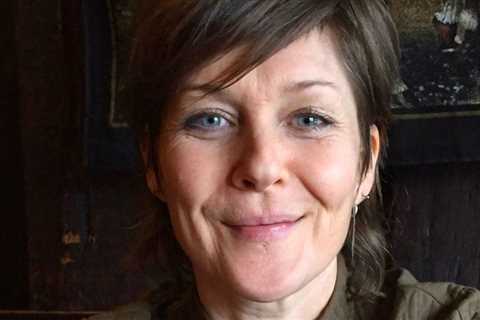 Who is Dawn Lewis and why did the Glastonbury yoga teacher murder ex-cop Glenn Richards?