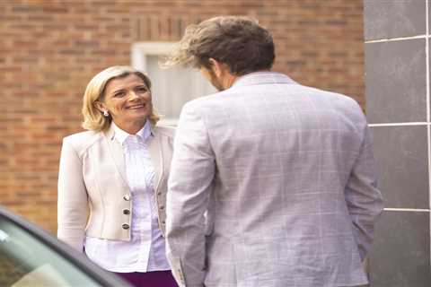 Coronation Street: Leanne Battersby faces devastating choice in cult storyline