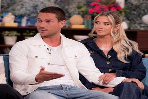 Love Island Fans Suspect Couple of Secret Split and 'Showmance' for Fame
