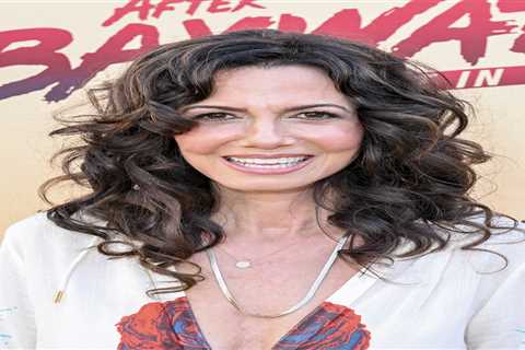 Baywatch star, 58, wows fans with ageless beauty at cast reunion