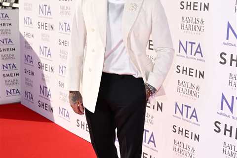 Pete Wicks seen getting close to Strictly pro at NTAs before show premiere