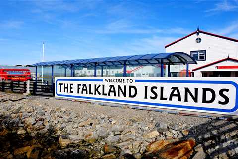 Britain reaffirms commitment to Falklands and Gibraltar after Chagos Islands handover