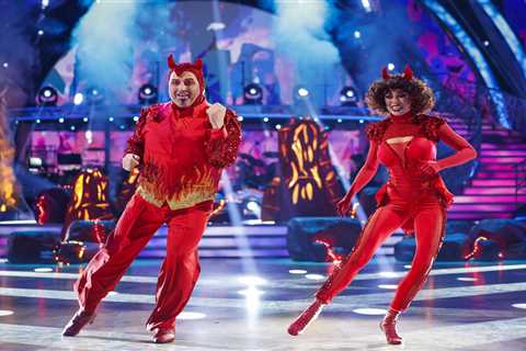 Strictly fans slam judges for 'overmarking' Wynne Evans and Katya Jones