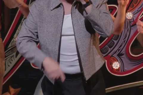 Boyband Legend JC Chasez Surprises Theatregoers with NSYNC Hit Performance