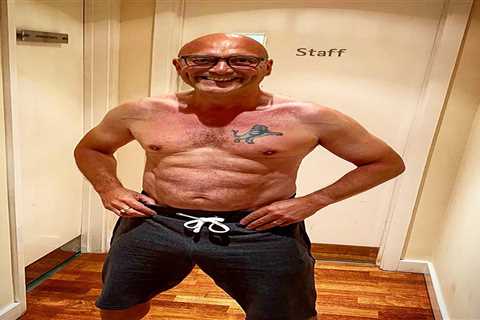 GREGG WALLACE 'WANDERED NAKED INTO MASTERCHEF STUDIO WITH SOCK OVER PRIVATES'