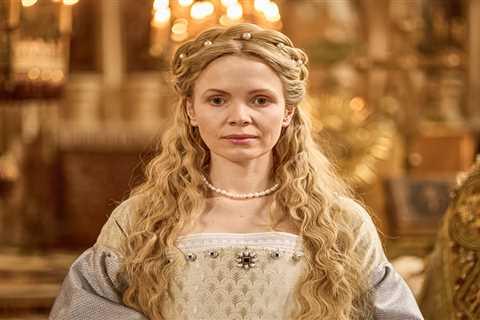 Wolf Hall’s Kate Phillips Opens Up About Postpartum Experience