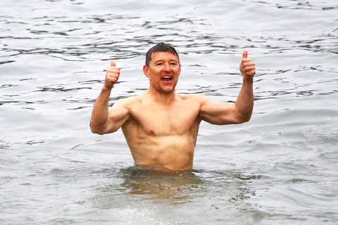 This Morning Star Ben Shephard Flaunts Six-Pack in Freezing Christmas Day Swim