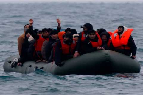 Around 400 Small Boat Migrants Crossed English Channel on Christmas Day