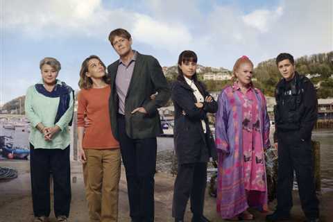 A Controversial TV Comedy Star Shines in Beyond Paradise Christmas Special