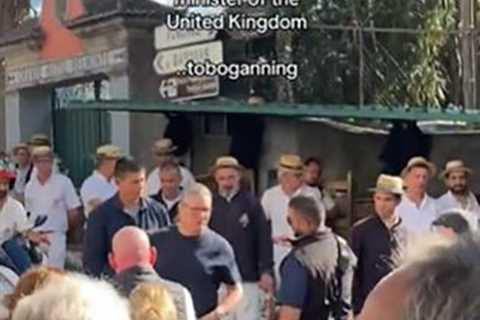Sir Keir Starmer annoys holidaymakers by skipping queue for toboggan ride