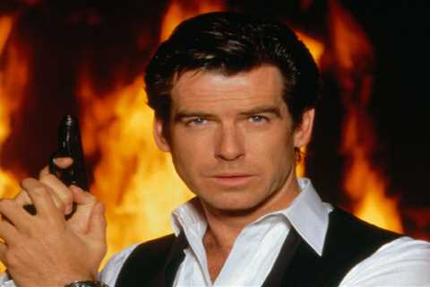 Conservatives Mistake Fictional James Bond Boat for Real Royal Navy Warship