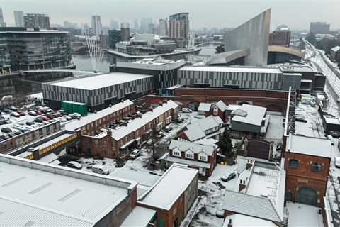 Coronation Street set hit by snow as cast exodus continues