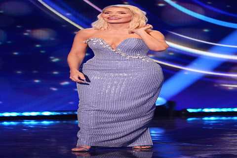 Dancing on Ice's Holly Willoughby pays tribute to The Vivienne as new series begins