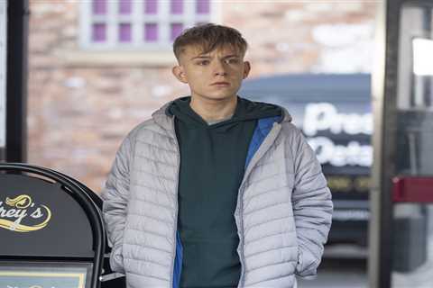 Coronation Street fans predict Max Turner's fiery exit as actor Paddy Bever quits soap