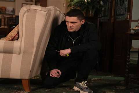 Coronation Street villain confirms departure from the show